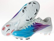 Футбольные бутсы, футбольные мячи, футбольная форма